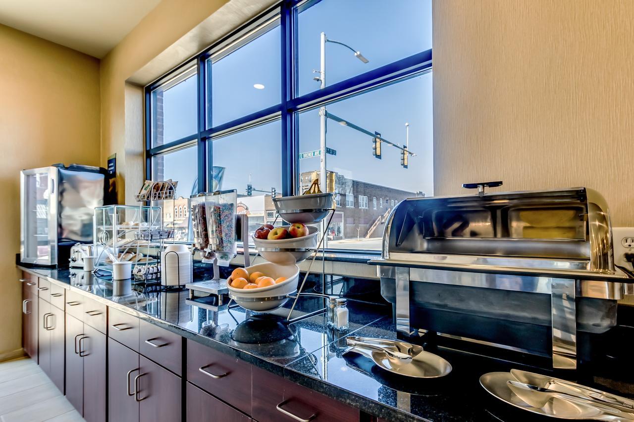 Cobblestone Inn & Suites - Waverly מראה חיצוני תמונה